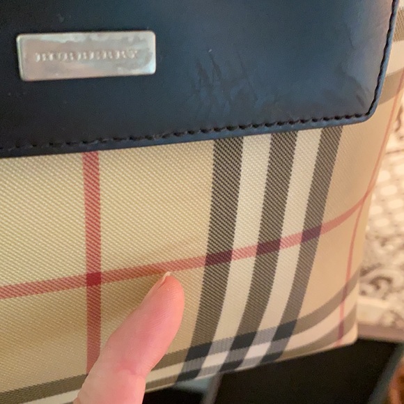 BURBERRY 💯 plaid leather handbag tote solid price - Picture 8 of 16